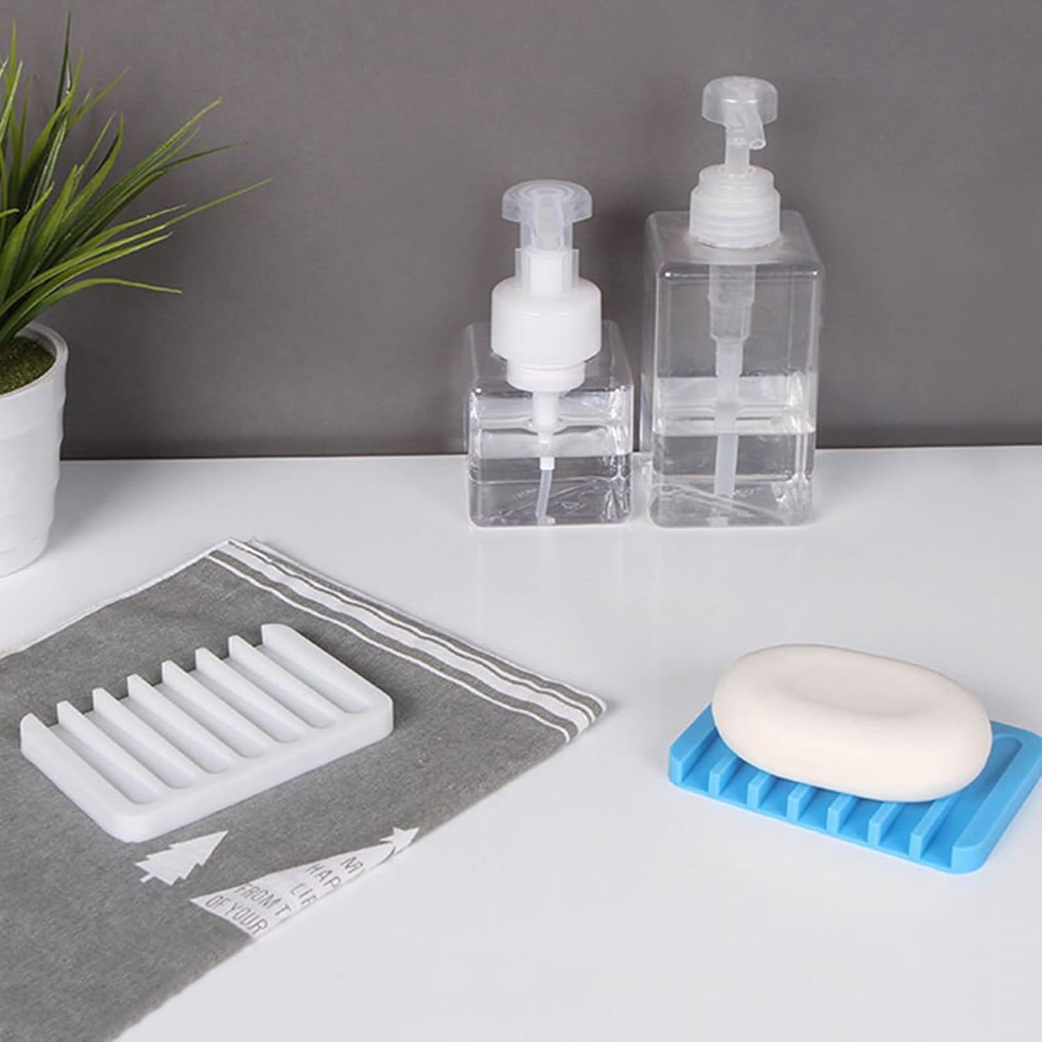 Loyliawa Soap Dish - Quick Self-Draining Anti-Skid Leakproof Silicone Holder