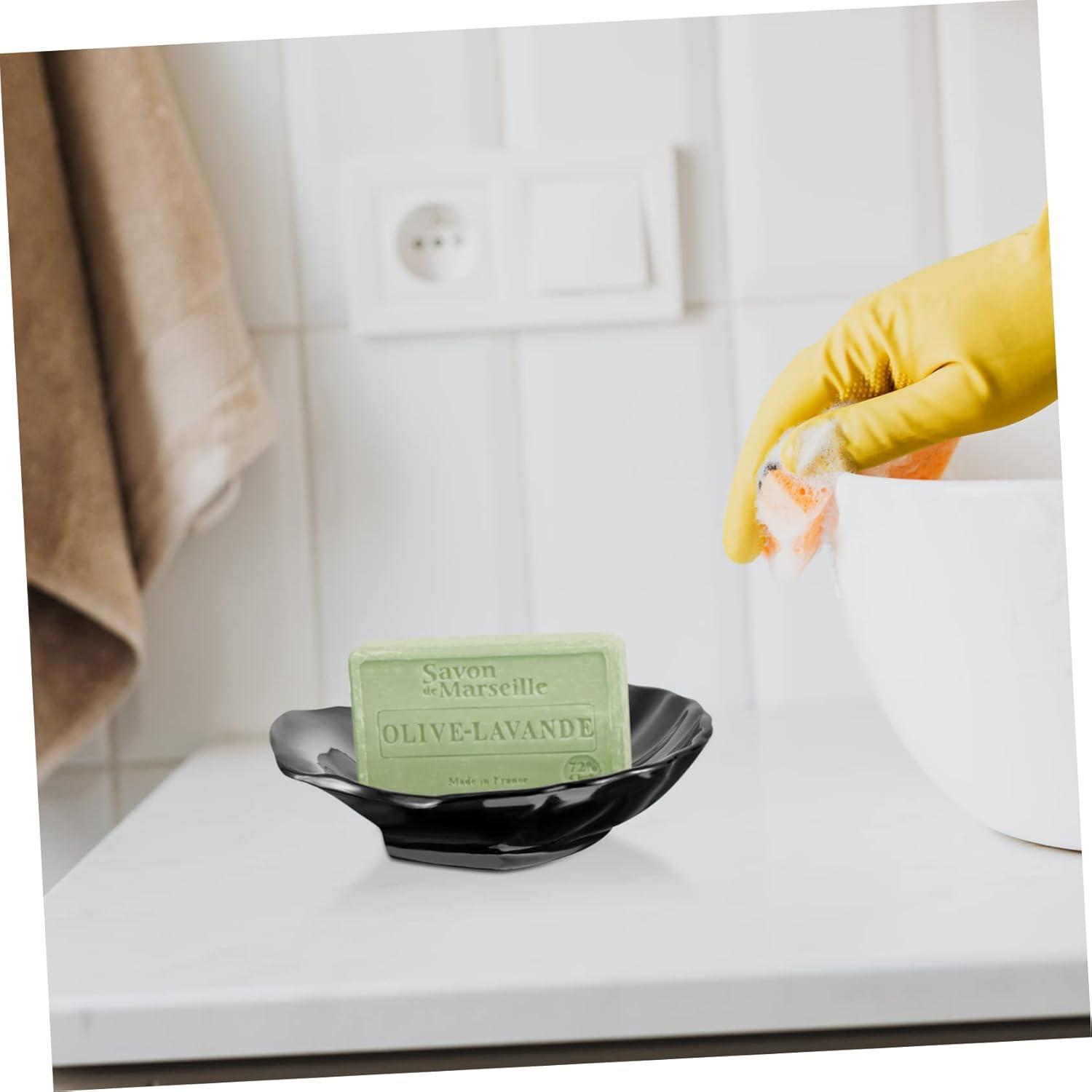 HOLIDYOYO Seashell Soap Dish Black Acrylic Bar Soap Holder