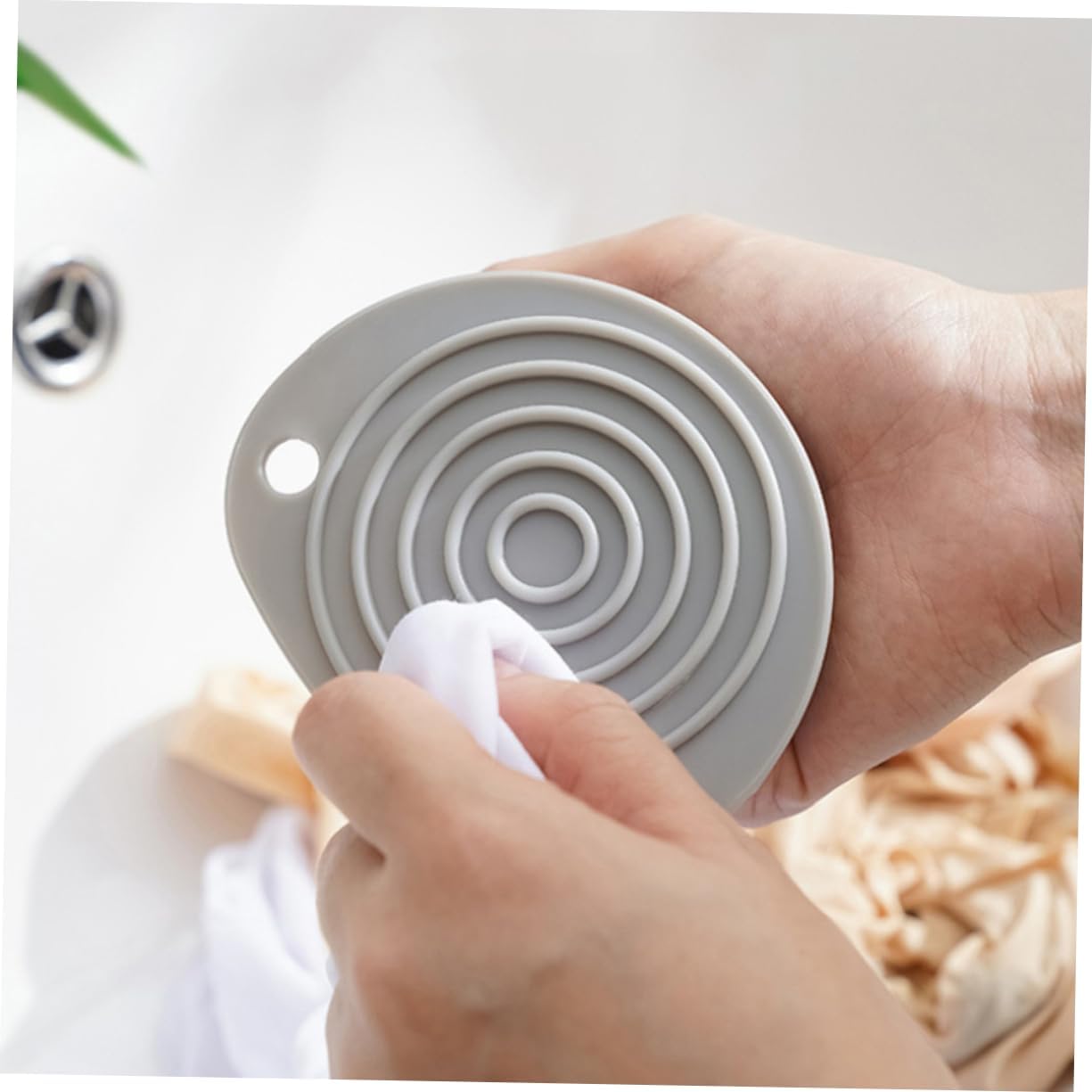 ABOOFAN Portable Bathroom Soap Holder with Washboard