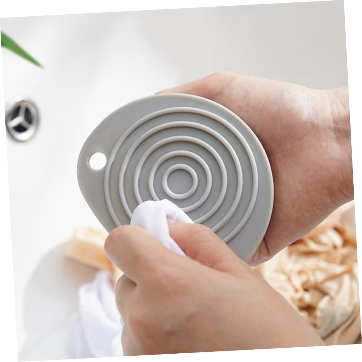 MAGICLULU Portable Soap Holder with Washboard Backing