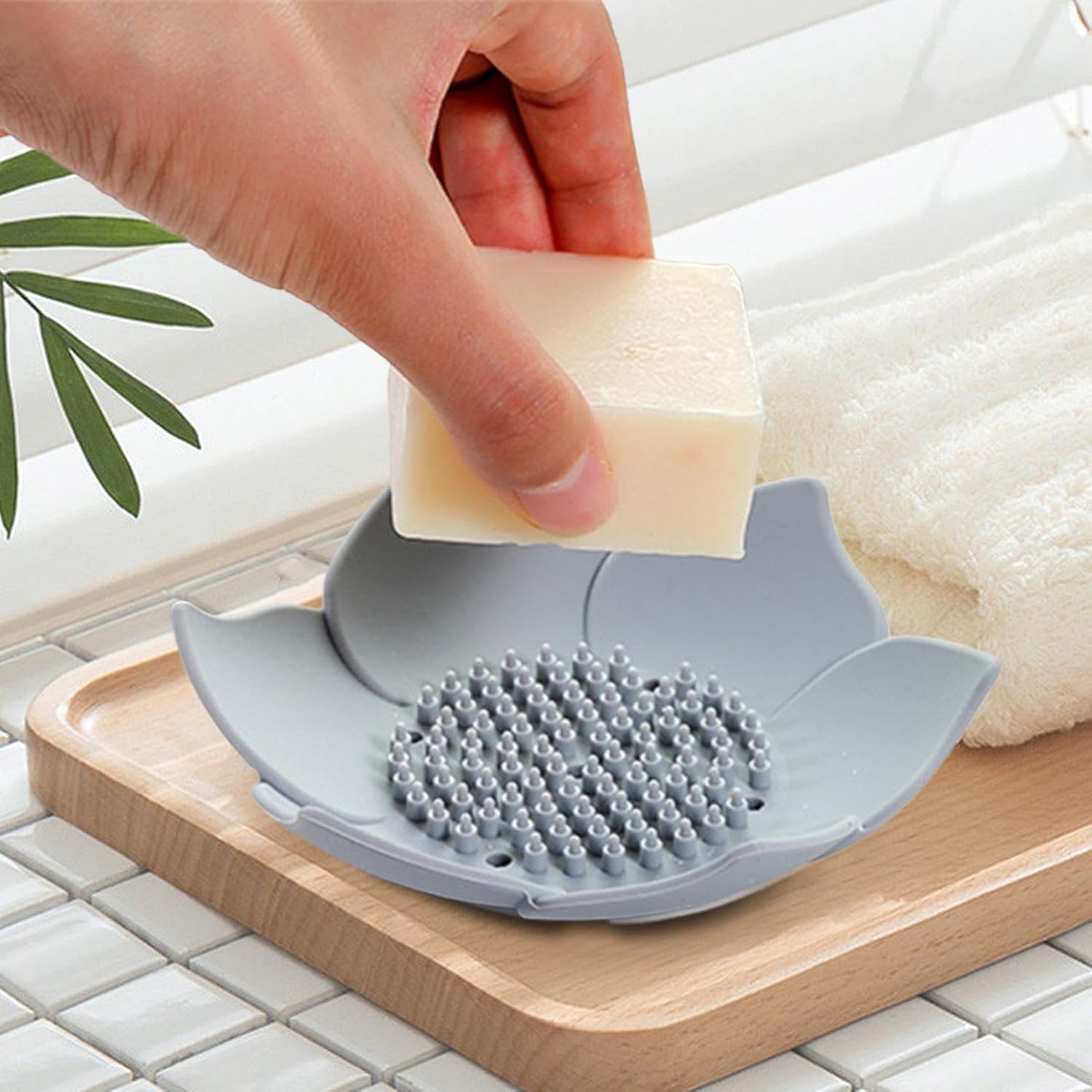 Lotus Flowers Soap Dish - Non-Slip Silicone Holder with Drain