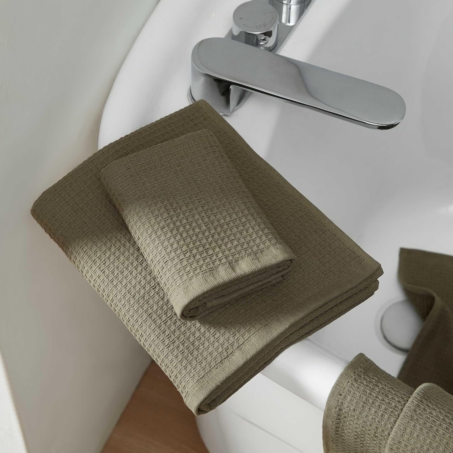 Calvin Klein Bath Towels - 3-Piece Set Dusty Green